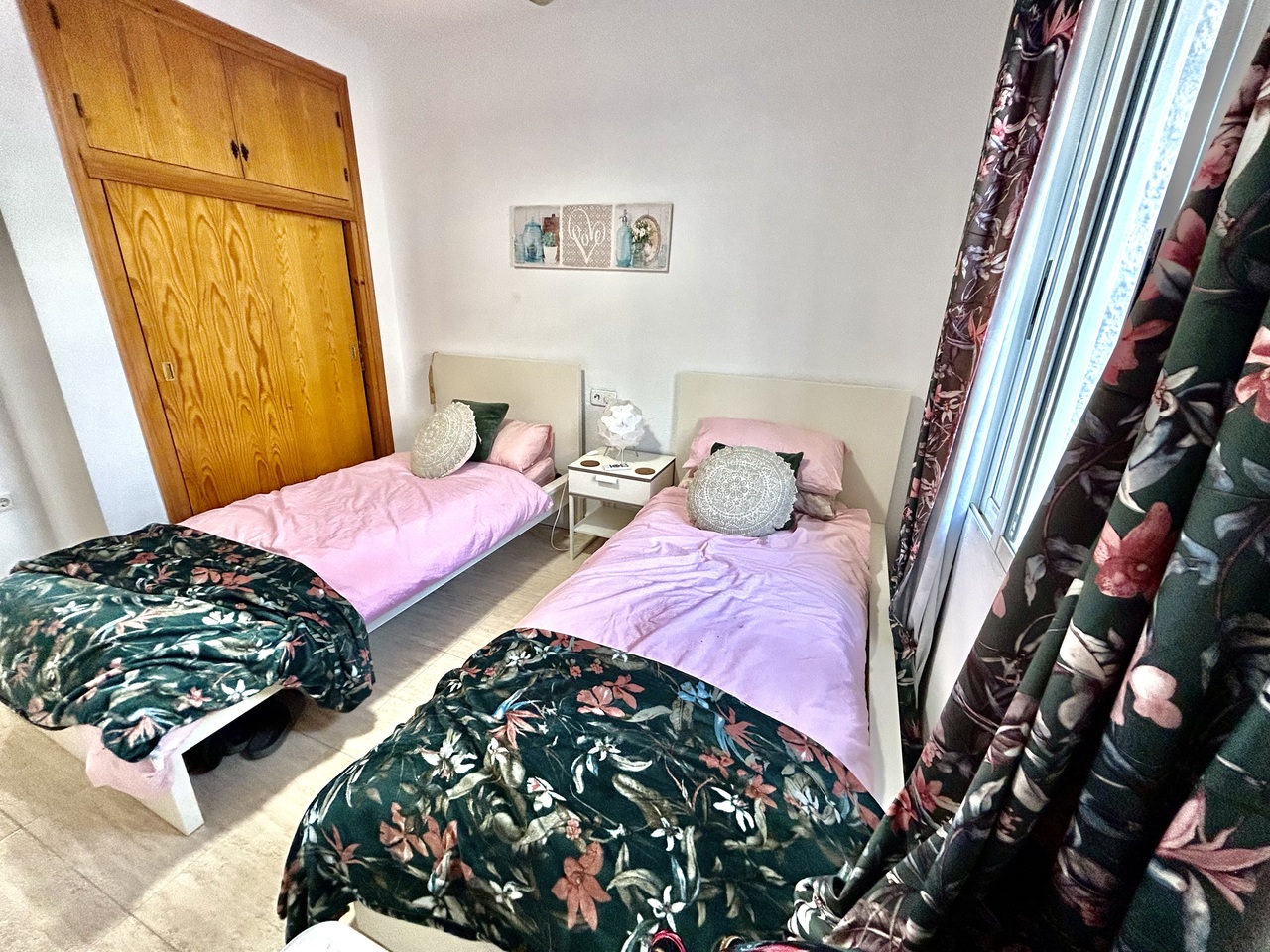 Bungalow esquina de 2 dormitorios en venta en Villamartín