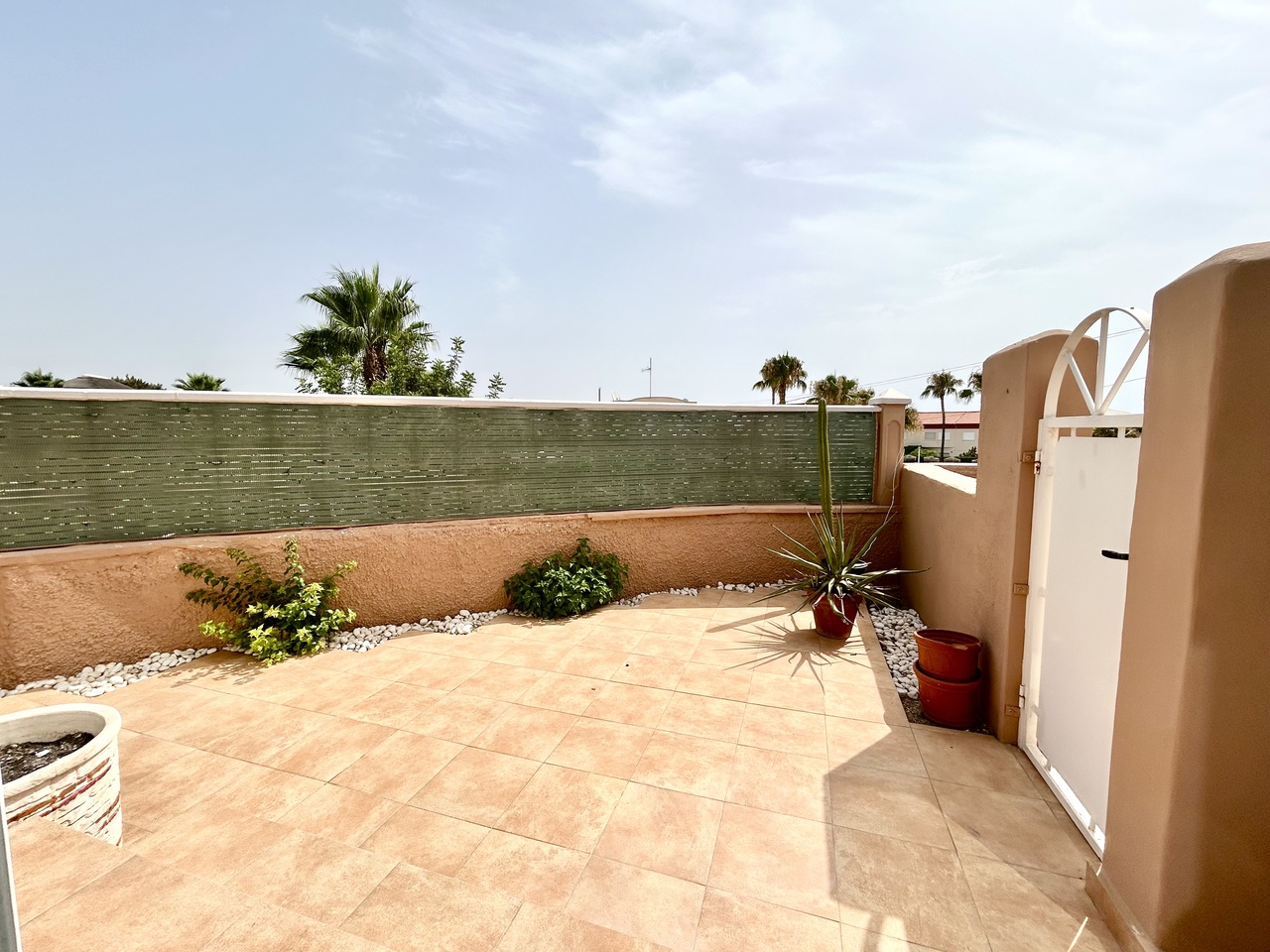 Bungalow esquina de 2 dormitorios en venta en Villamartín