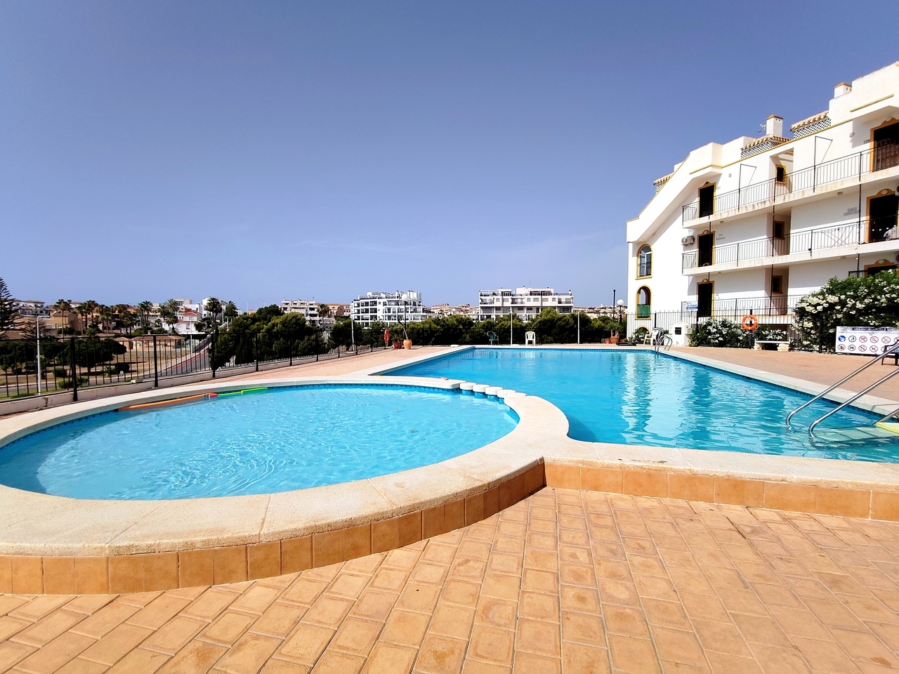 Piso de 2 dormitorios en venta en La Zenia