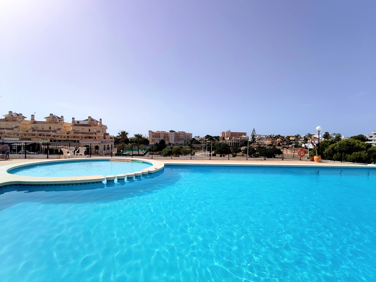 Piso de 2 dormitorios en venta en La Zenia