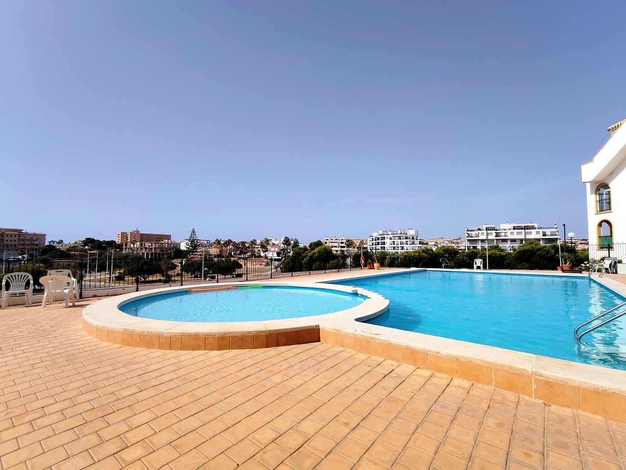 Piso de 2 dormitorios en venta en La Zenia