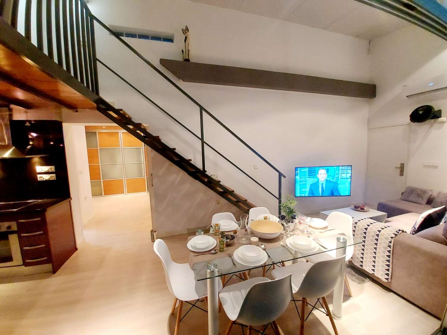 Chalet independiente con gran parcela, piscina privada y 4 habitaciones en Urbanización Vistabella