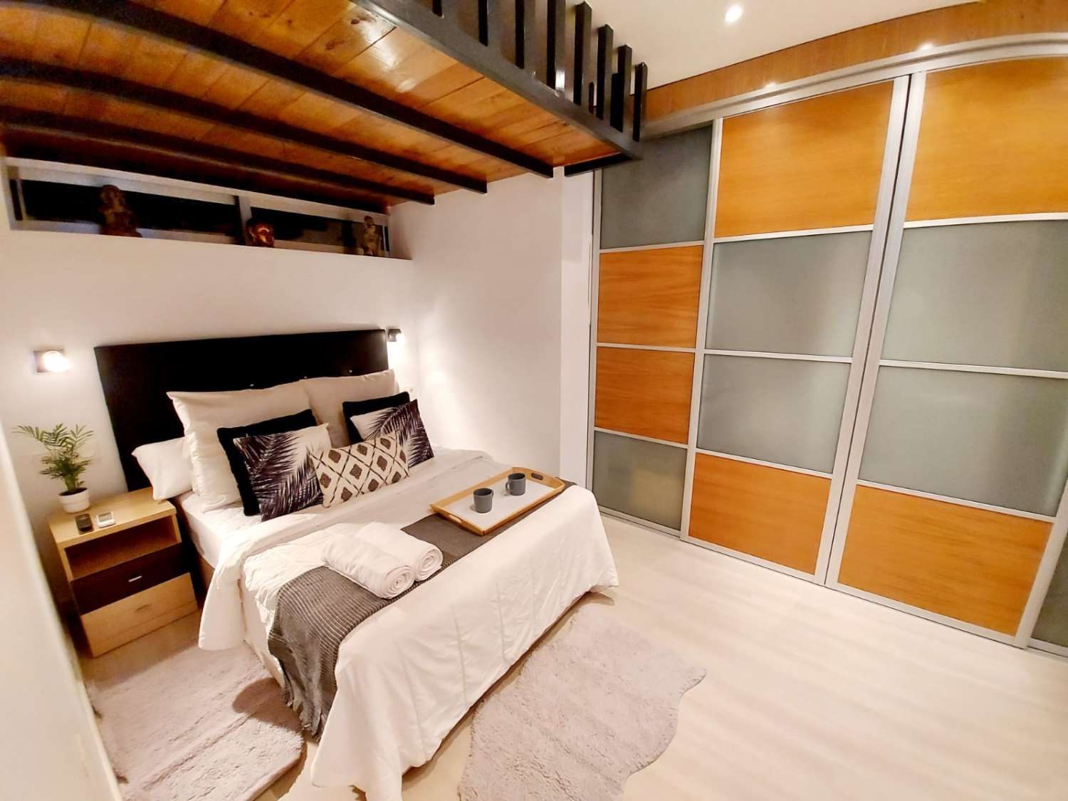 Chalet independiente con gran parcela, piscina privada y 4 habitaciones en Urbanización Vistabella
