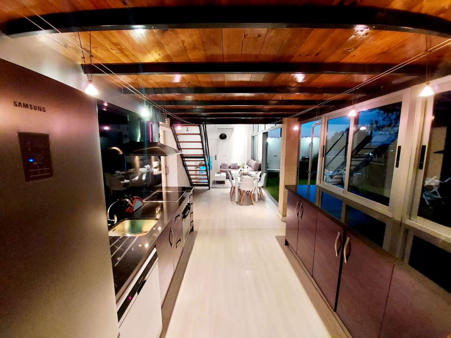Chalet independiente con gran parcela, piscina privada y 4 habitaciones en Urbanización Vistabella