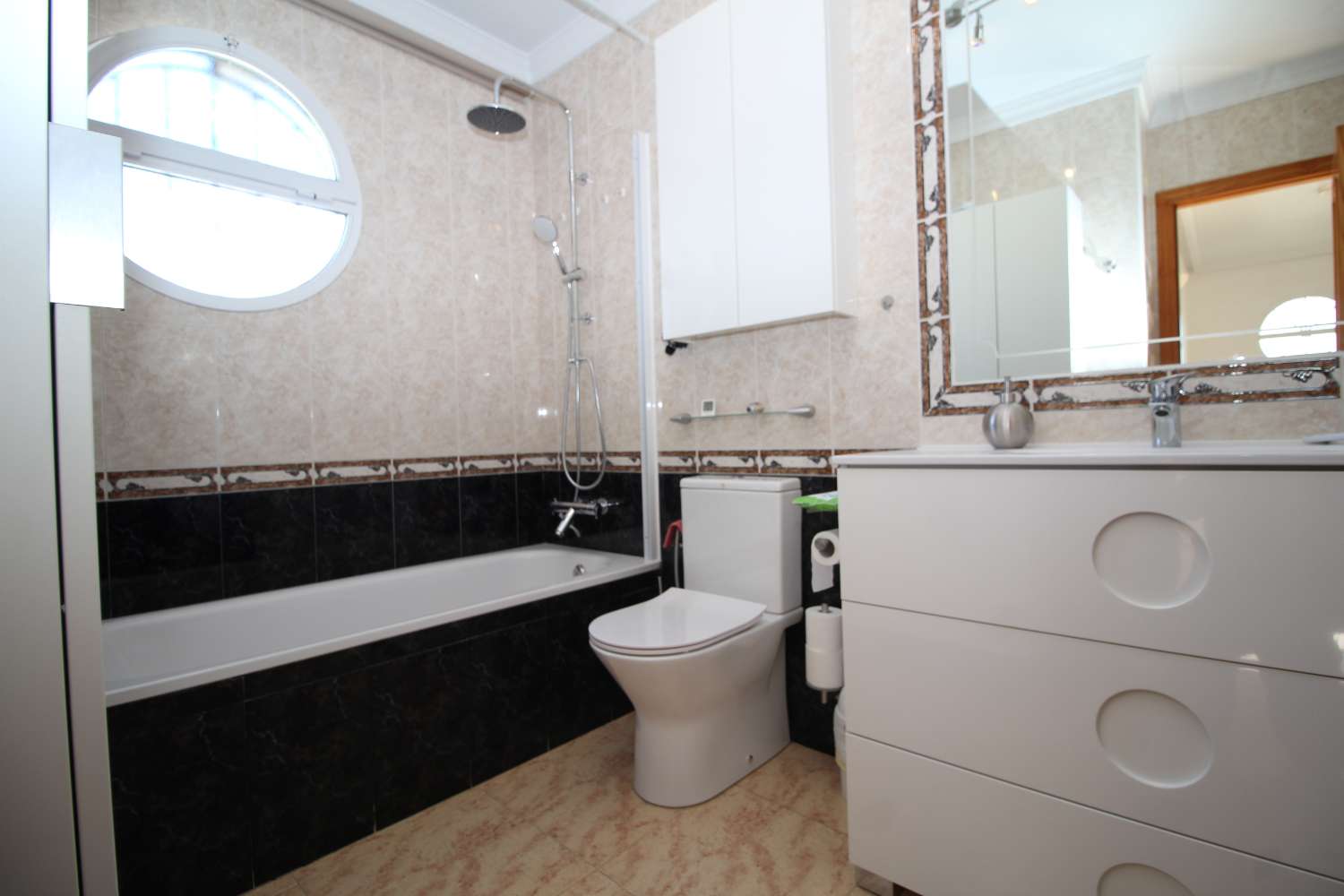 Quad-style bungalow with garden, terraces, swimming pool and sea views in Villamartín