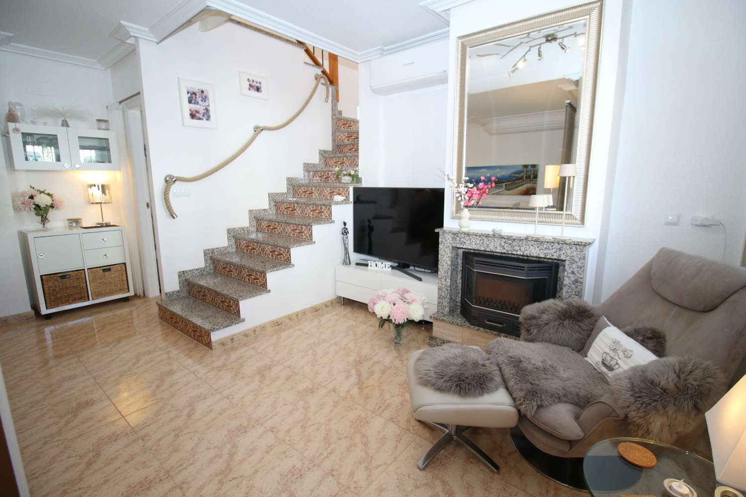 Quad-style bungalow with garden, terraces, swimming pool and sea views in Villamartín