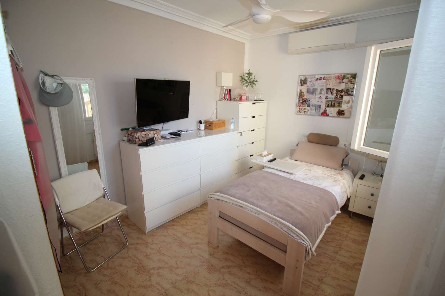 Quad-style bungalow with garden, terraces, swimming pool and sea views in Villamartín