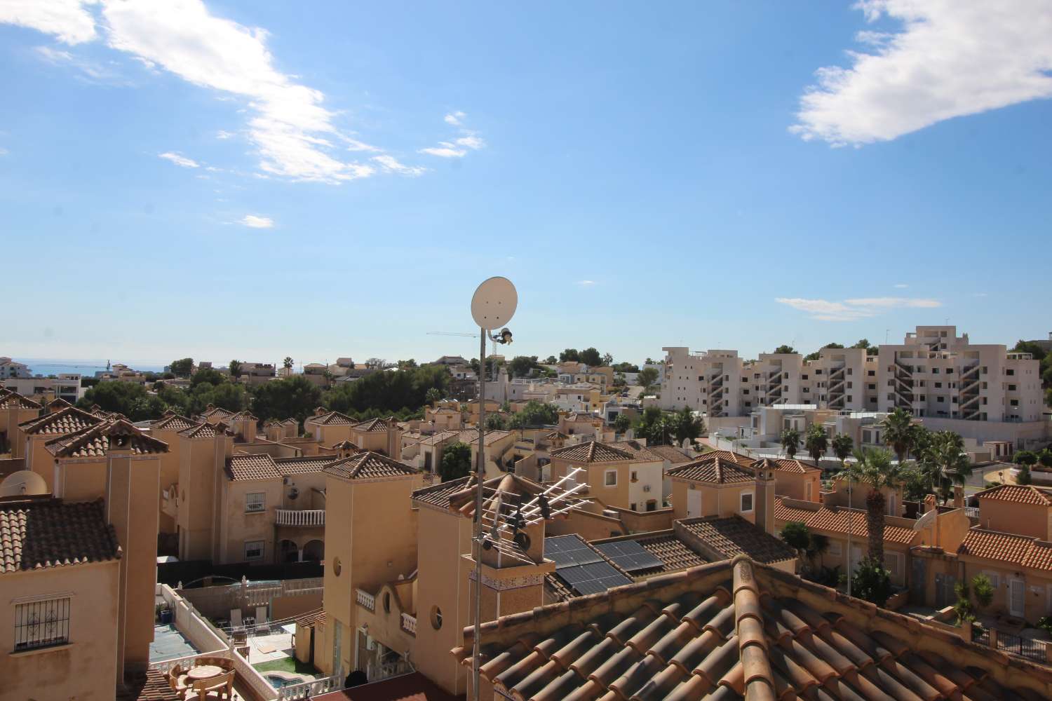 Quad-style bungalow with garden, terraces, swimming pool and sea views in Villamartín