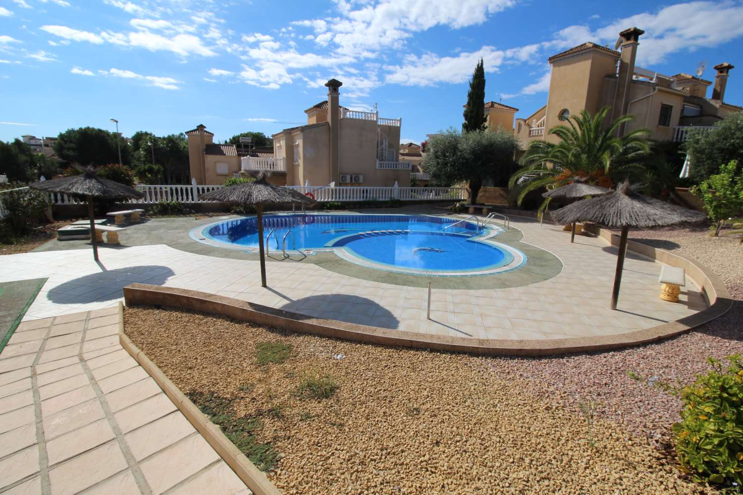 Quad-style bungalow with garden, terraces, swimming pool and sea views in Villamartín