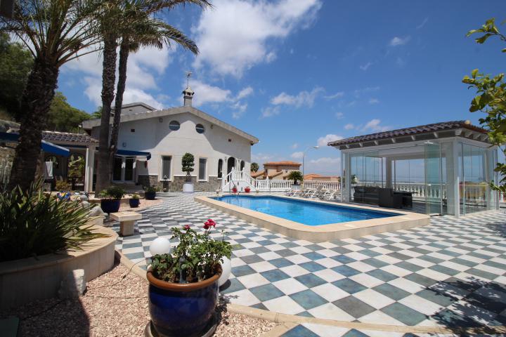 Exclusive villa in San Miguel de Salinas