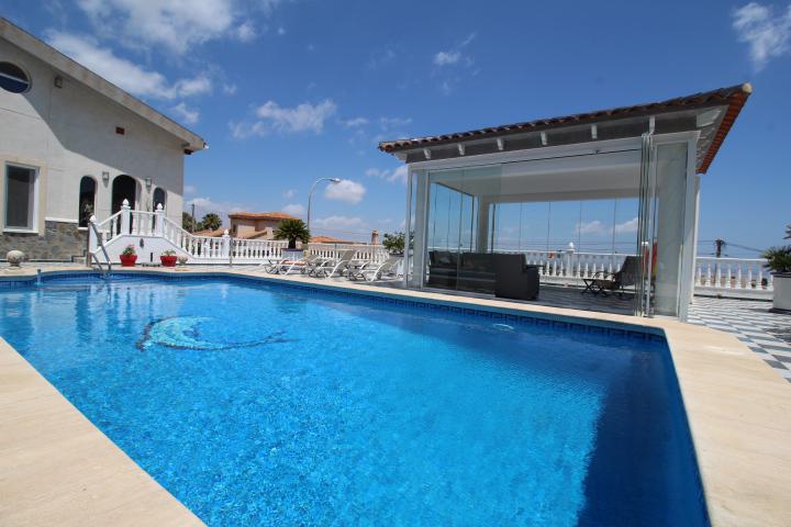 Exclusive villa in San Miguel de Salinas