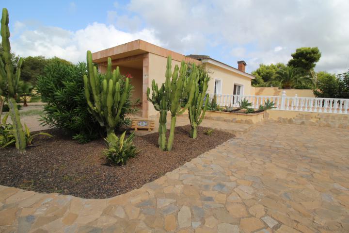 Gran chalet de una sola planta en Villamartín/ Oihuela Costa