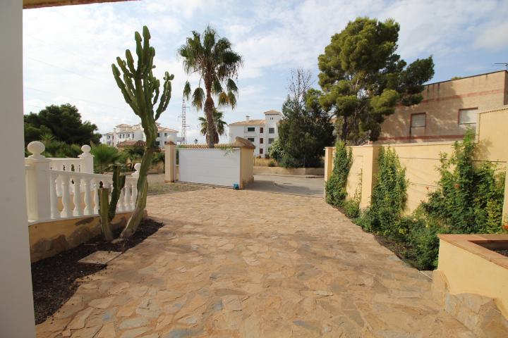 Large villa all in one level in Villamartin/ Oihuela Costa