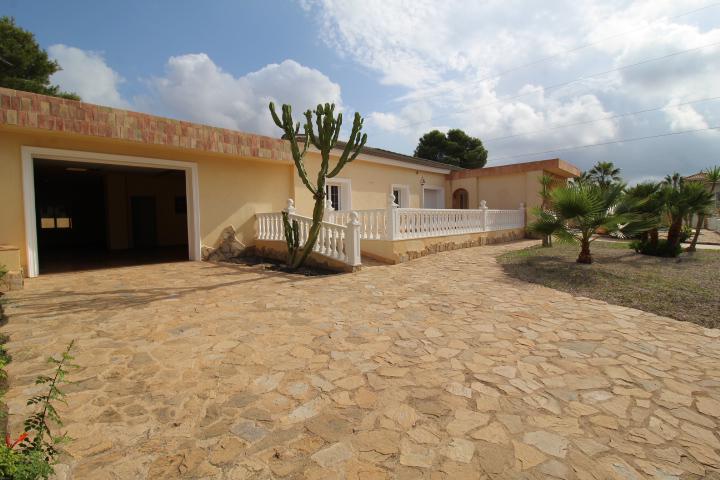 Large villa all in one level in Villamartin/ Oihuela Costa