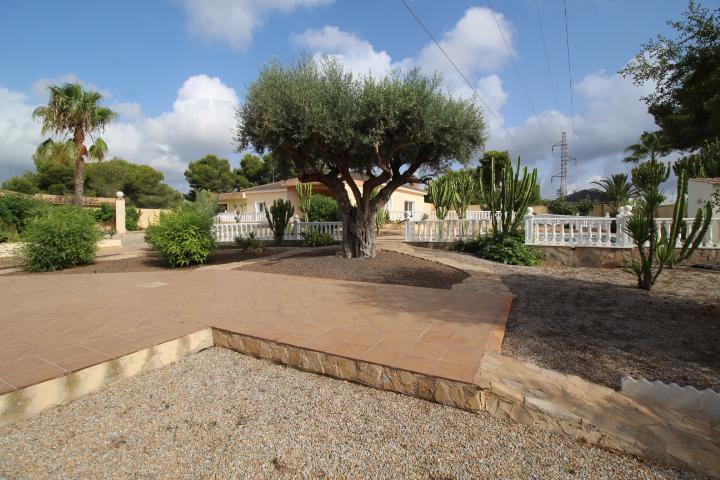 Gran chalet de una sola planta en Villamartín/ Oihuela Costa