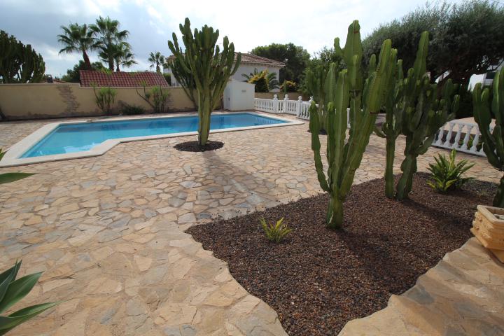 Gran chalet de una sola planta en Villamartín/ Oihuela Costa