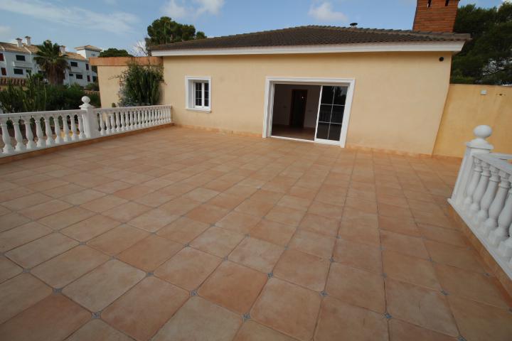 Villa in vendita a Villamartín-Las Filipinas (Orihuela)