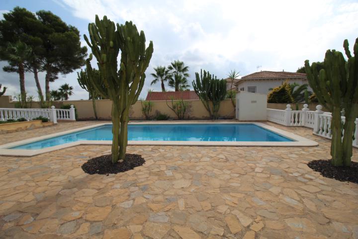 Large villa all in one level in Villamartin/ Oihuela Costa